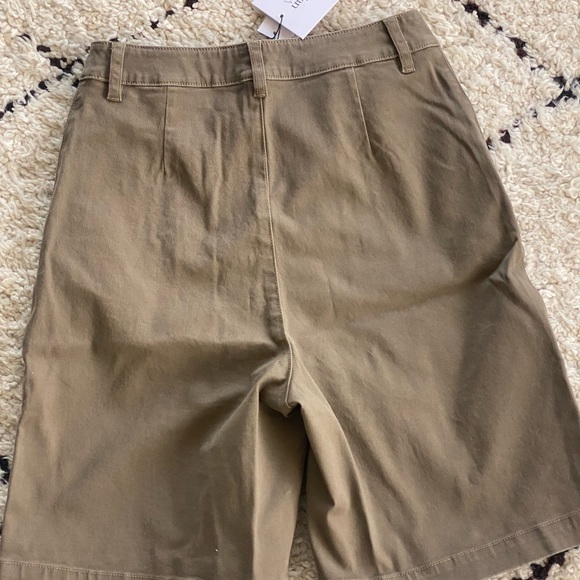NWT With Jean Marie Shorts in Khaki - Picture 6 of 7
